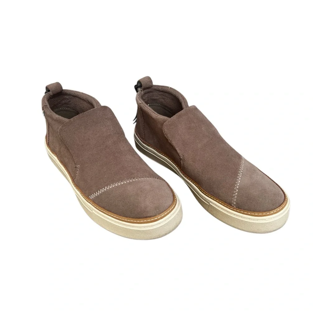 TOMS Paxton Slip On Taupe Suede Ankle Bootie w/heel tassel.SZ.7.